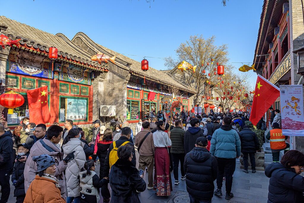 Crowds at the Changdian temple fair in Beijing
