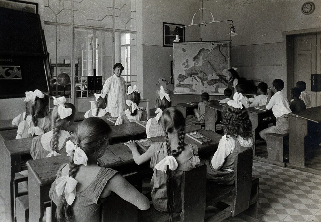 University Children's Hospital, Vienna; children learning ge Wellcome V0029020