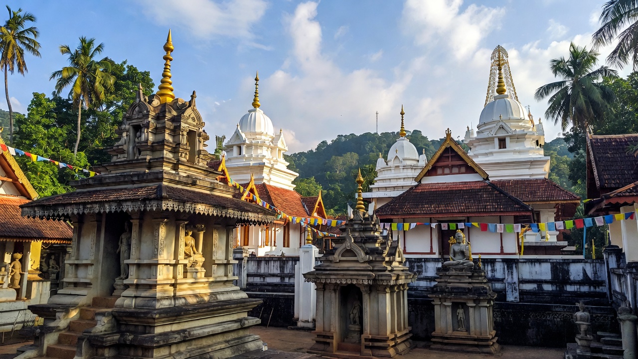 The Role of Buddhism and Temples in Sri Lanka Independence Day Festivities