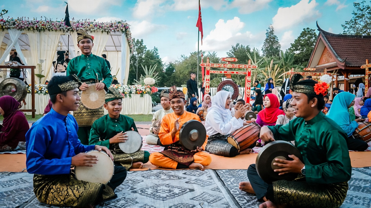 Unveiling the Meaning Behind the Kavadi at Thaipusam