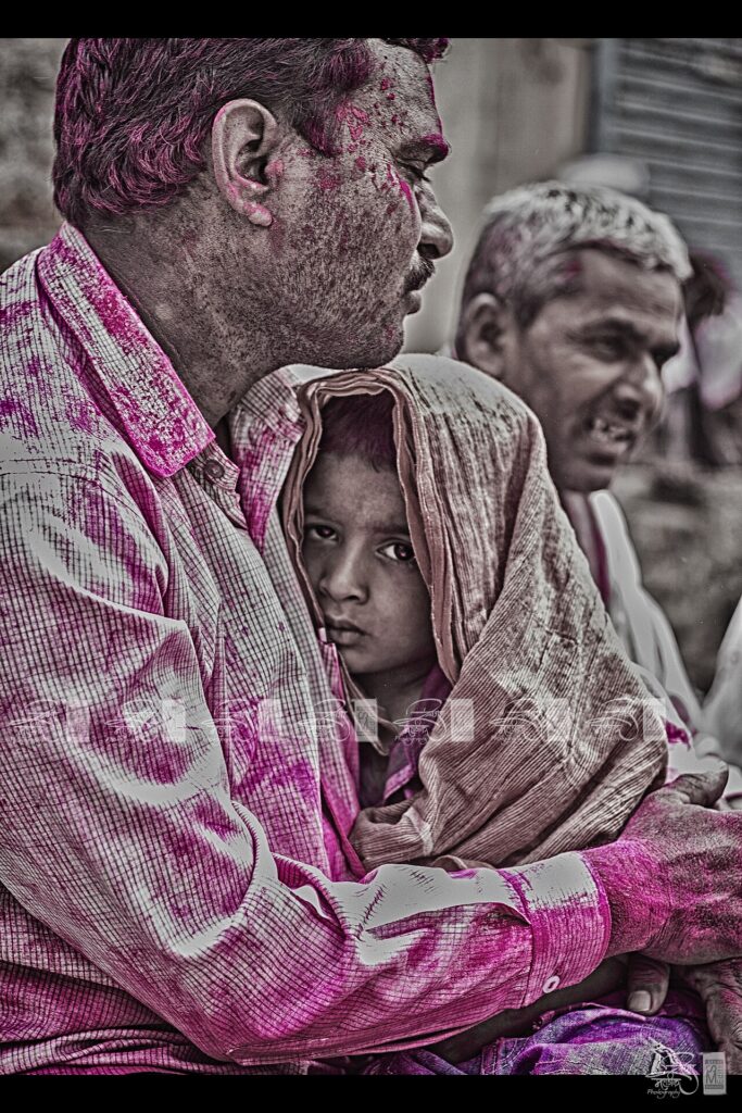 Protection from father to his child from Gulal powder at Kharsundi jatra
