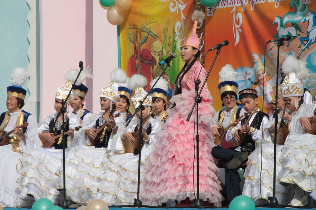 Traditional costume for Nowruz.JPG