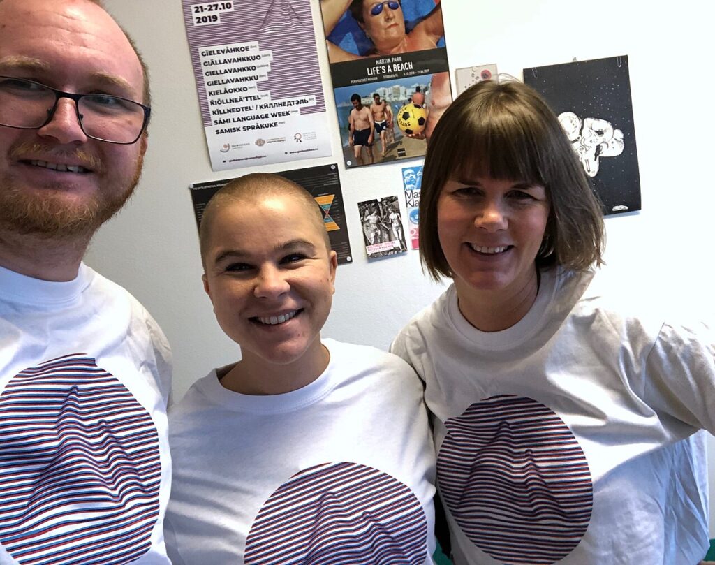 Wikimedia Norge staff members in t-shirts for the Sámi language week 2019