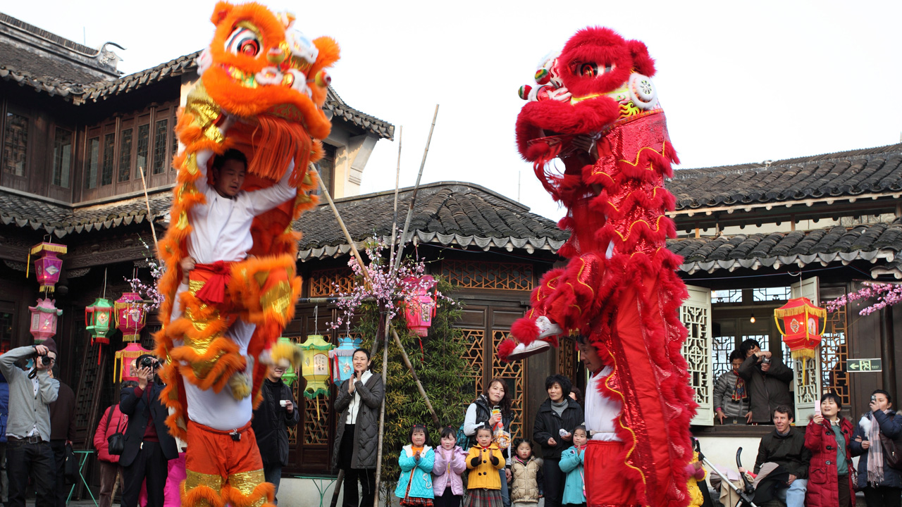 Chinese Intangible Heritage Like Lion Dance: The Ultimate Spring Festival Experiences for International Tourists