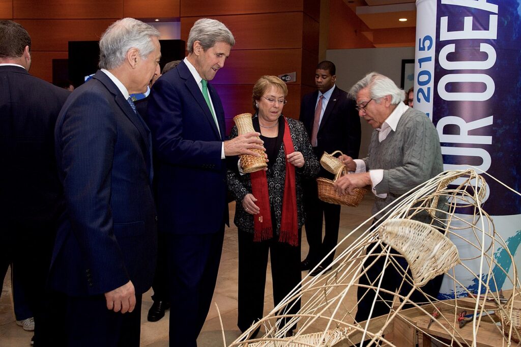 Secretary Kerry Examines a Basket Made for Him by a Gift Basket Maker in Valparaiso