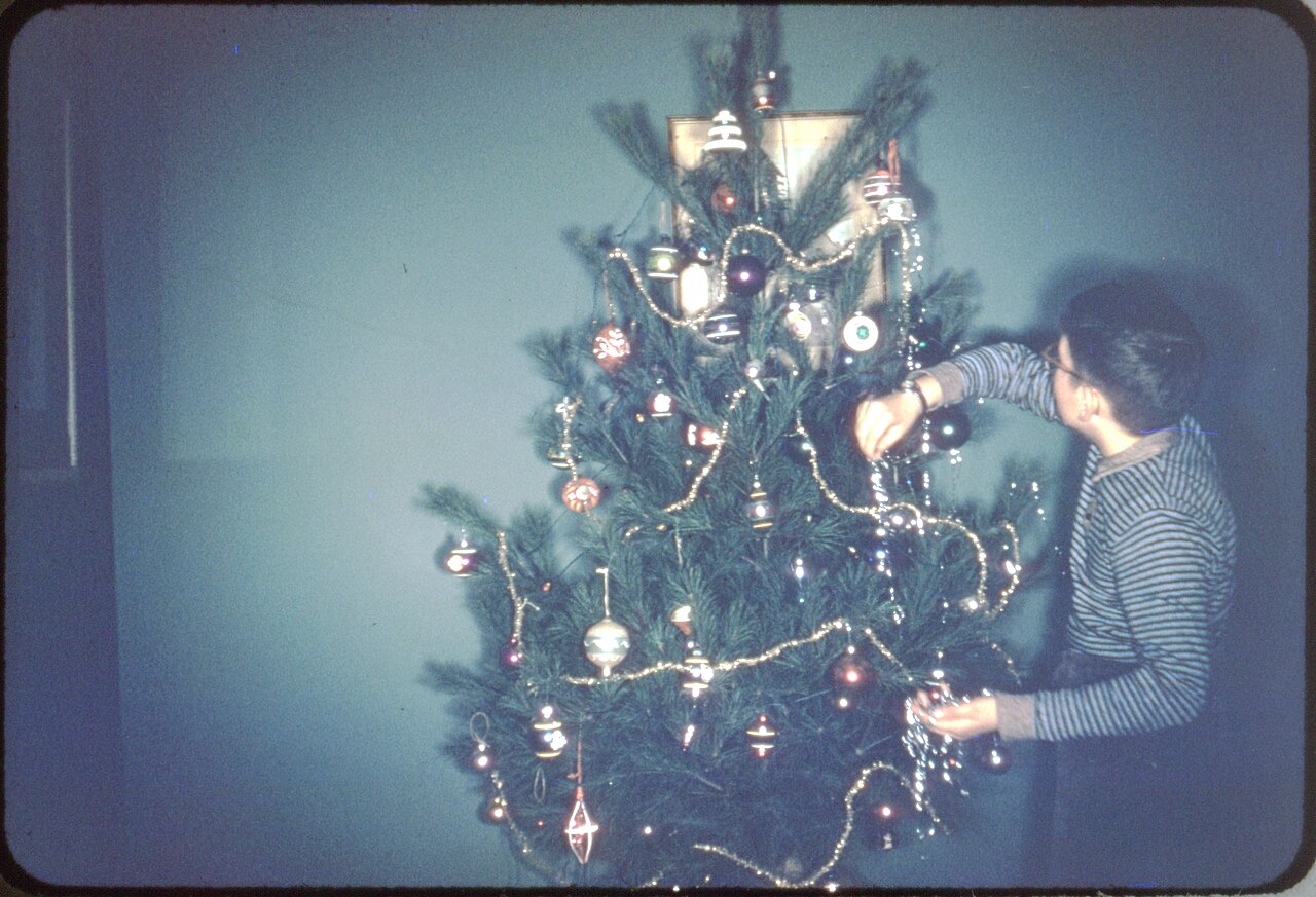 30 Christmas Activities and Family Traditions to Start This Year