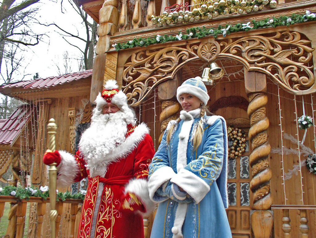 Ded Moroz with Snegurochka in the snow