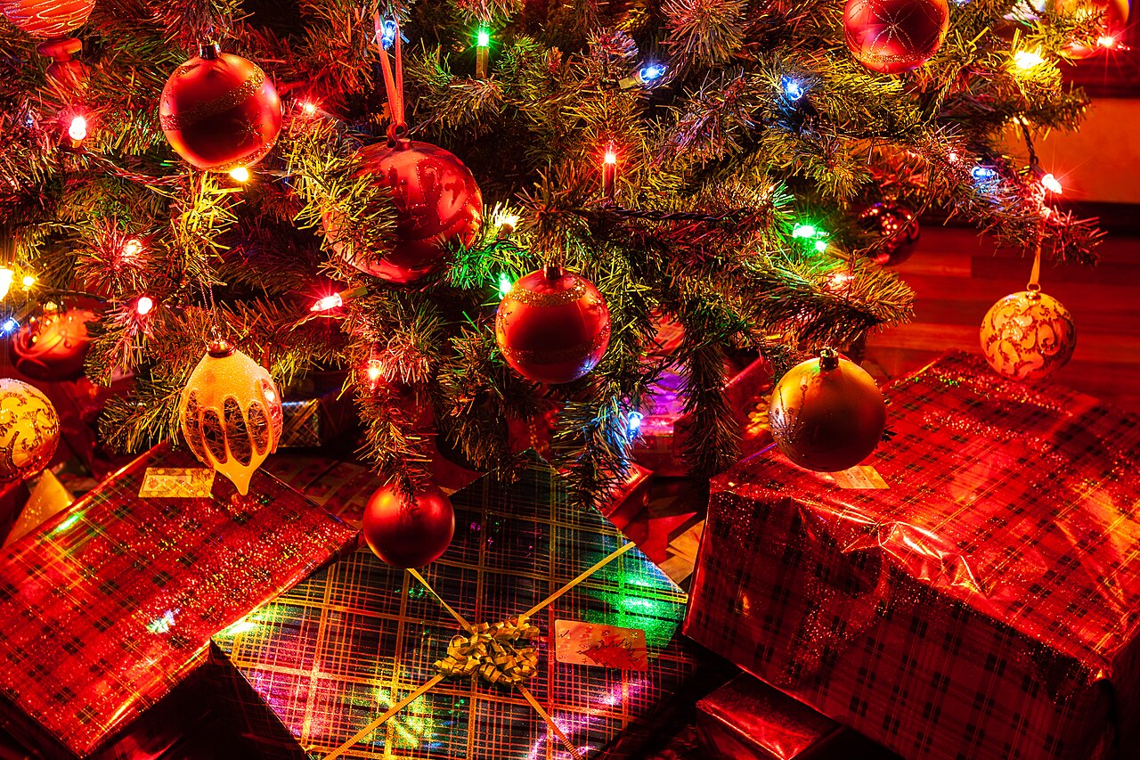 A decorated Christmas tree with wrapped presents underneath